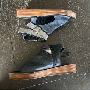 Sheridan Mia Black Metallic Leather Flat Faux Wood Sandas Size 38 Lagenlook